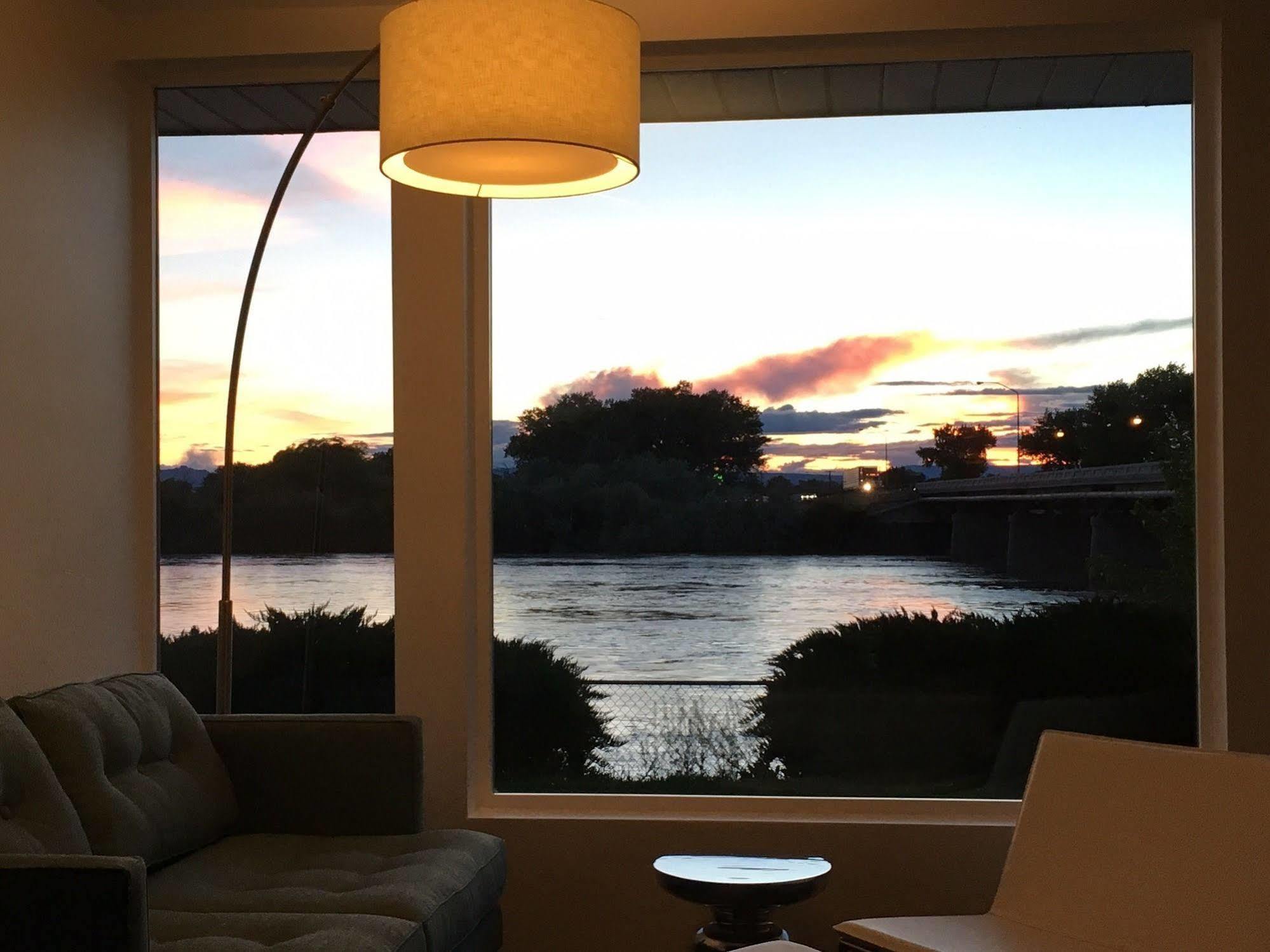 Skyfall Guestrooms Green River Bagian luar foto