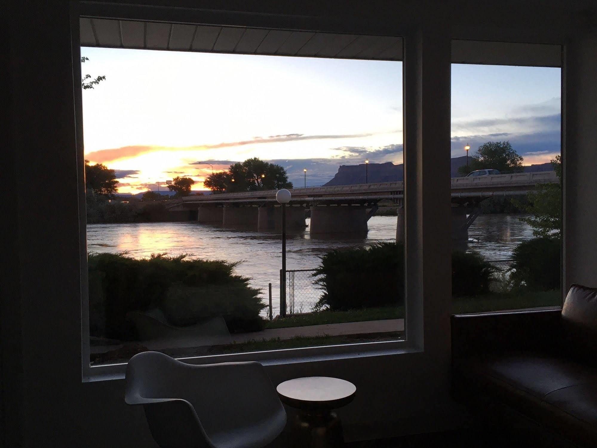 Skyfall Guestrooms Green River Bagian luar foto